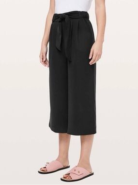 Lululemon Noir Crop Black Sz12 NWT Pants Wide Leg Flowy Pockets High Rise $98